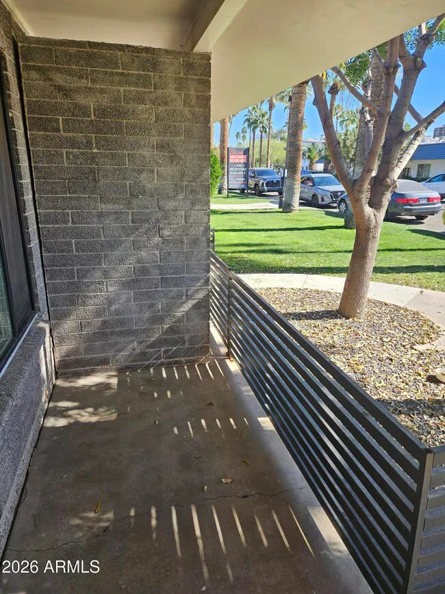 324 W Pasadena Ave Phoenix, AZ 85013 photo 2