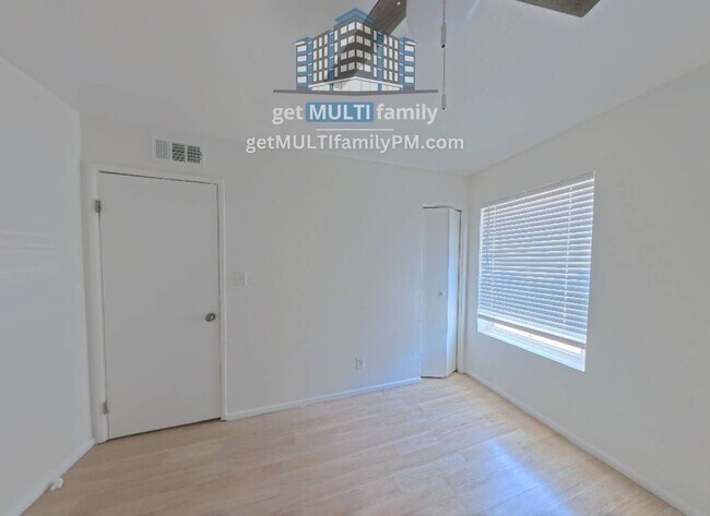 327 E Vine Cir Mesa, AZ 85210 photo 3