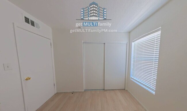 327 E Vine Cir Mesa, AZ 85210 photo 5