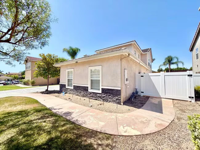 26187 Isherwood St Murrieta, CA 92563 photo 2