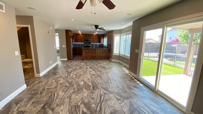 2757 E Rock Wren Rd Phoenix, AZ 85048 photo 4