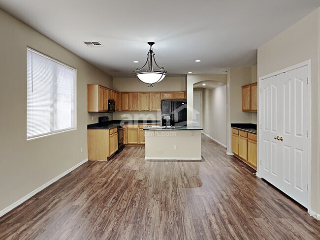 15342 W Morning Glory St Goodyear, AZ 85338 photo 4