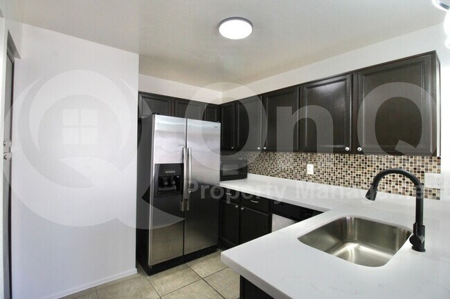 14251 N 23rd St Phoenix, AZ 85022 photo 2