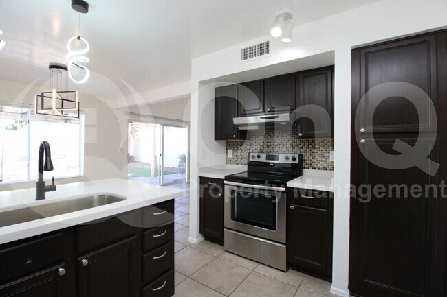 14251 N 23rd St Phoenix, AZ 85022 photo 3