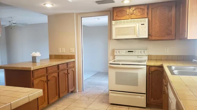 16212 E Carmel Dr photo 3