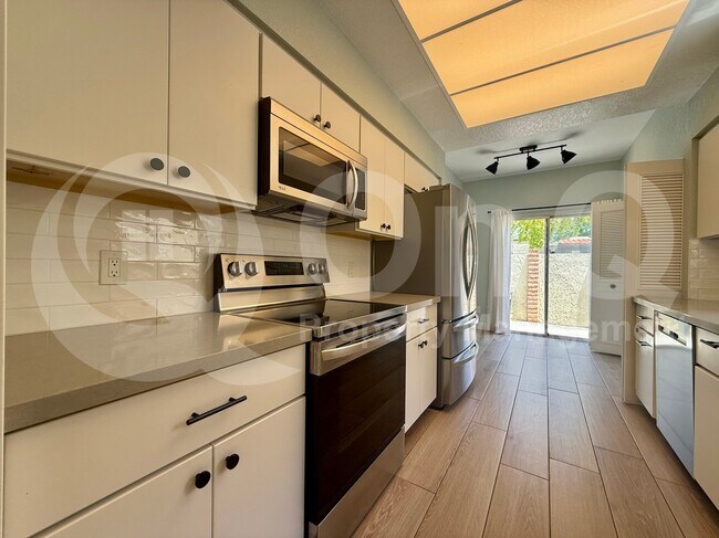 4322 N 28th Way photo 4