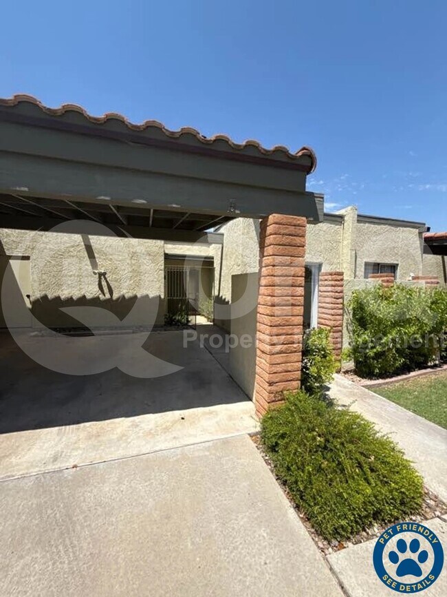 4322 N 28th Way photo 2
