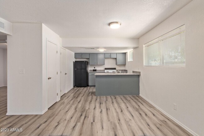 2633 W Ocotillo Rd