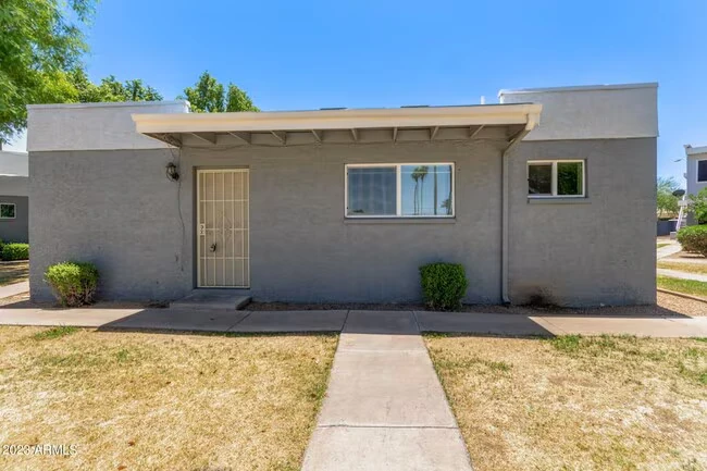 2633 W Ocotillo Rd photo 4