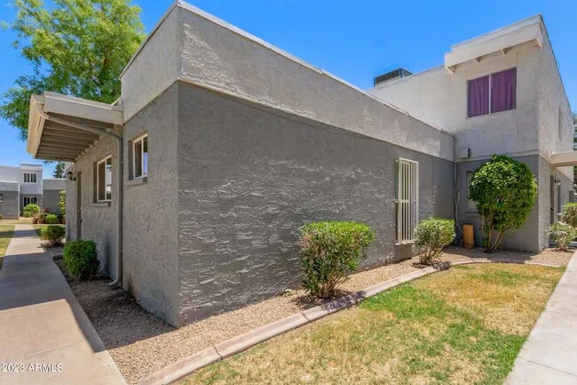 2633 W Ocotillo Rd photo 5