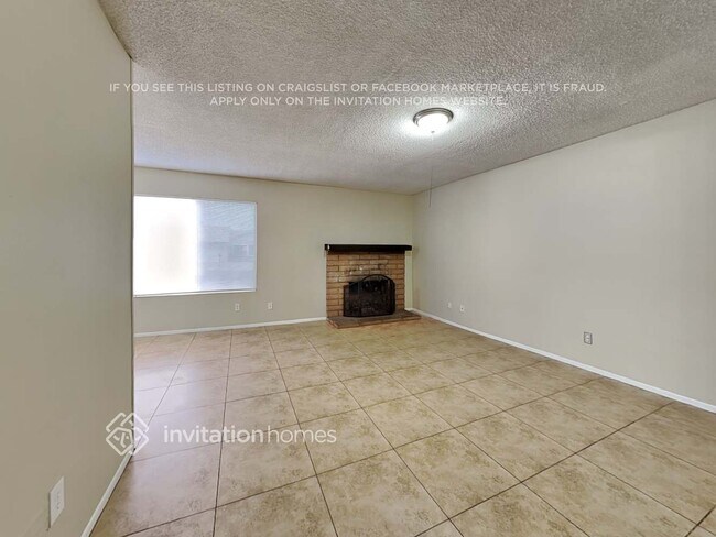 2386 W Betty Elyse Ln photo 3