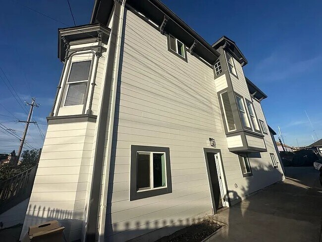 3238 Adeline St Oakland, CA 94608 photo 2