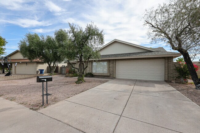 6519 S Elm St Tempe, AZ 85283 photo 2