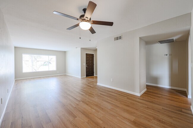 6519 S Elm St Tempe, AZ 85283 photo 4