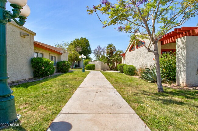 633 W Southern Ave Tempe, AZ 85282 photo 3