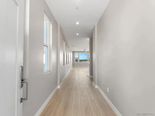 2954 Copley Ave San Diego, CA 92116 photo 2