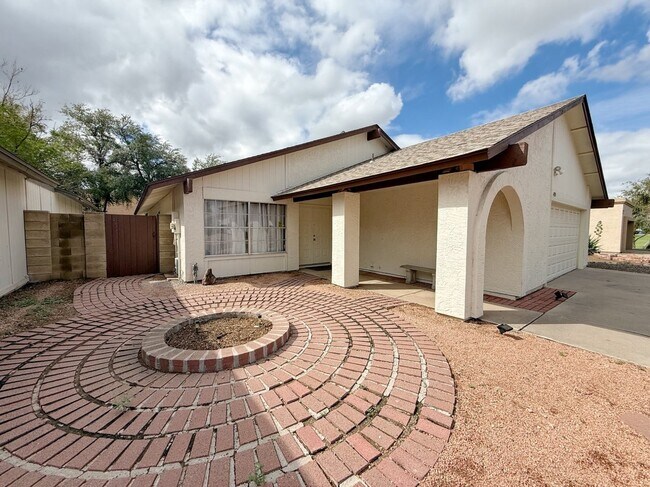 4335 W Julie Dr Glendale, AZ 85308 photo 2