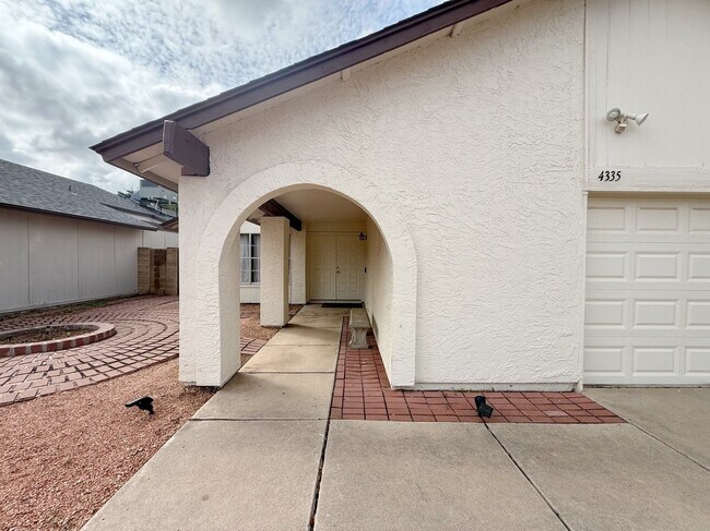 4335 W Julie Dr Glendale, AZ 85308 photo 3