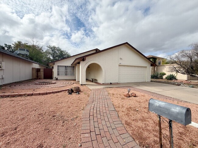 4335 W Julie Dr Glendale, AZ 85308