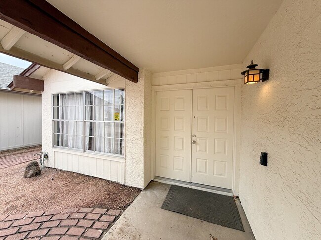 4335 W Julie Dr Glendale, AZ 85308 photo 4
