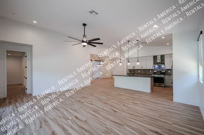 2418 E Amelia Ave Phoenix, AZ 85016 photo 2
