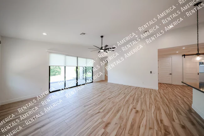 2418 E Amelia Ave Phoenix, AZ 85016 photo 3
