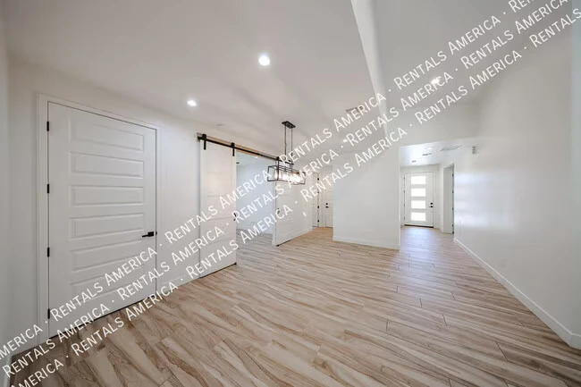 2418 E Amelia Ave Phoenix, AZ 85016 photo 5
