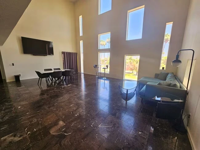1111 W University Dr Tempe, AZ 85281 photo 2