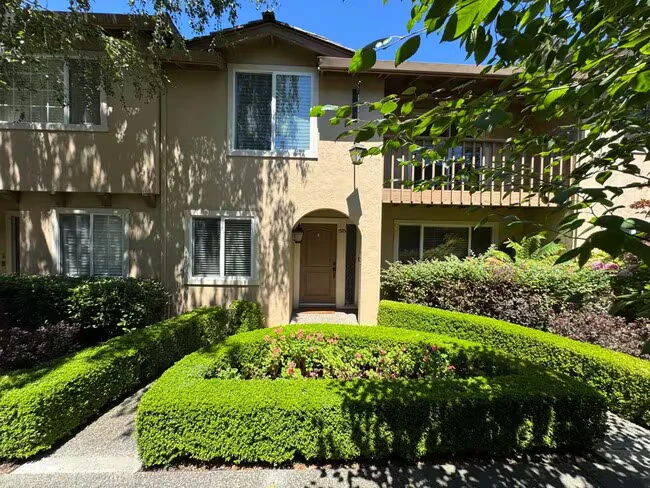 1323 Hoover St Menlo Park, CA 94025 photo 2