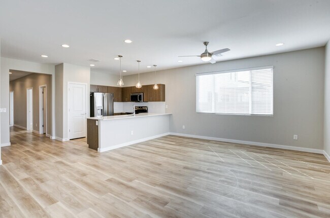 6326 S 47th Dr Phoenix, AZ 85339 photo 3