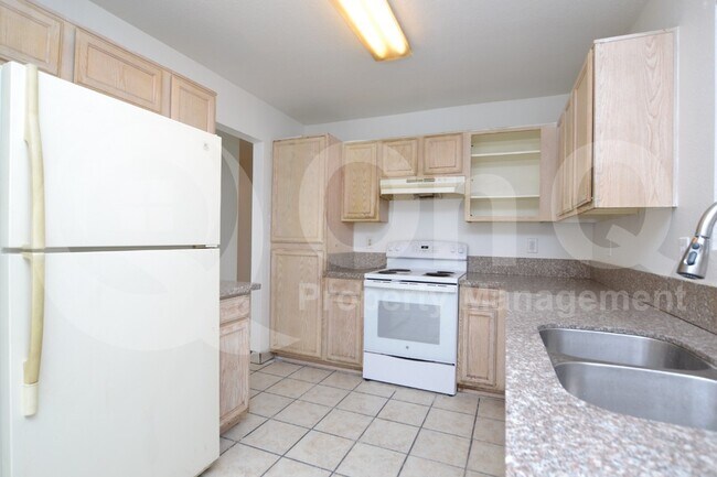 10713 W Montecito Ave Phoenix, AZ 85037 photo 2