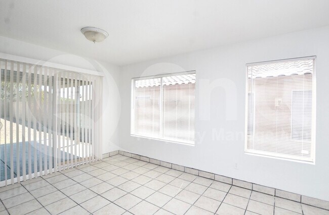 10713 W Montecito Ave Phoenix, AZ 85037 photo 4