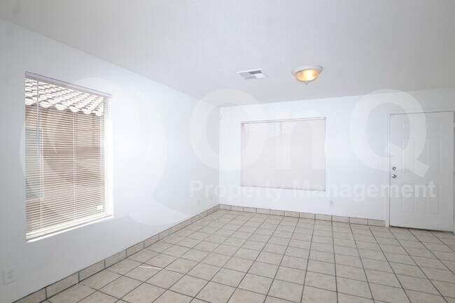10713 W Montecito Ave Phoenix, AZ 85037 photo 5