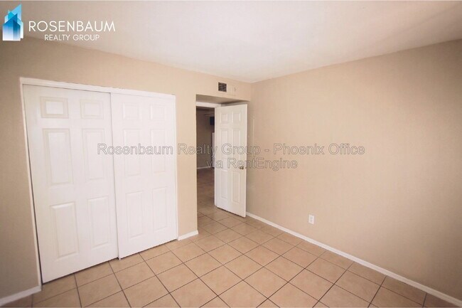 2747 E Chipman Rd Phoenix, AZ 85040 photo 4