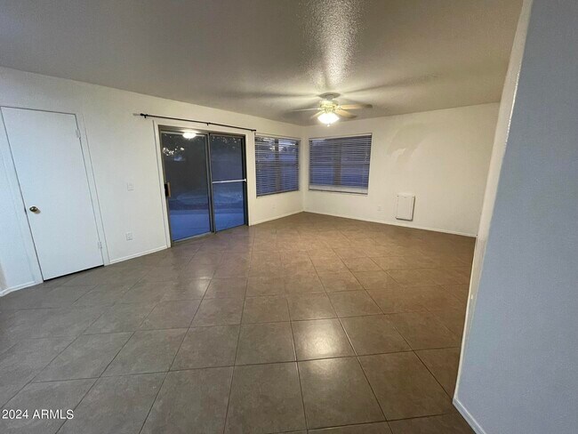 13564 W Fargo Dr Surprise, AZ 85374 photo 2