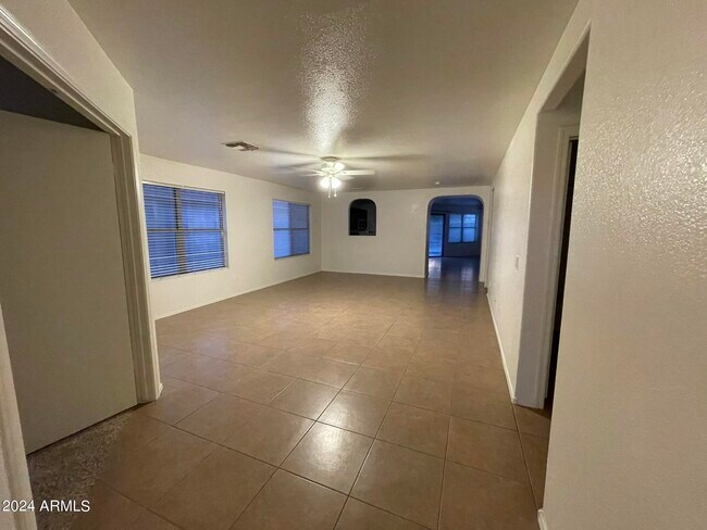 13564 W Fargo Dr Surprise, AZ 85374 photo 4