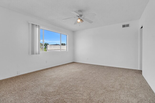 4745 Choctaw Dr San Diego, CA 92115 photo 2