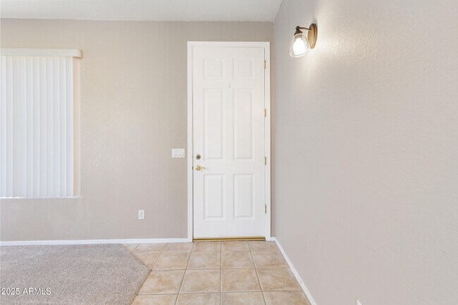 Charming 4 Bedroom Single Level Home with Pool in Higley Grove photo 4