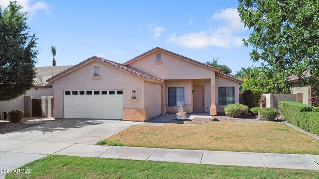 Charming 4 Bedroom Single Level Home with Pool in Higley Grove photo 3
