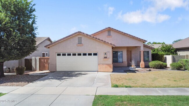 Charming 4 Bedroom Single Level Home with Pool in Higley Grove photo 2