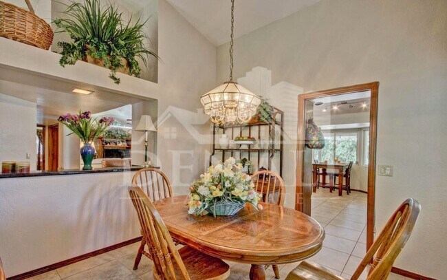 1132 E Linda Ln photo 5