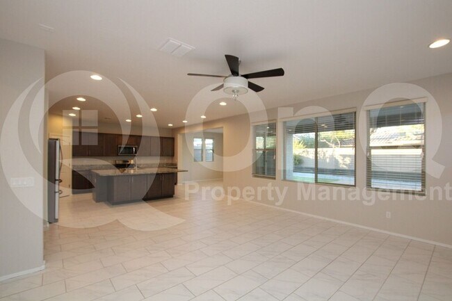 2224 E Ottawa Ln Phoenix, AZ 85024 photo 2