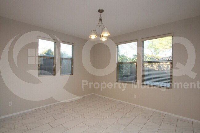 2224 E Ottawa Ln Phoenix, AZ 85024 photo 4