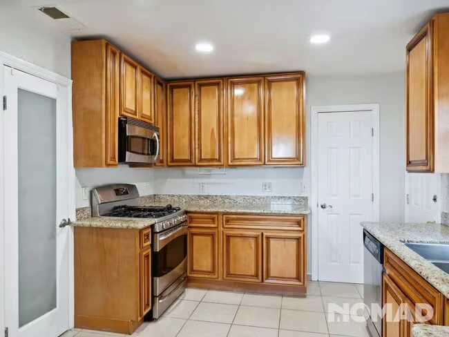6636 Outlook Avenue, Oakland, CA 94605 photo 2
