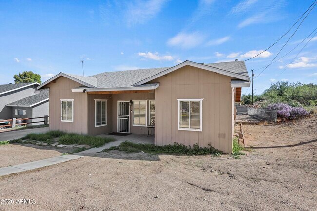 345 N Madison St Wickenburg, AZ 85390 photo 3