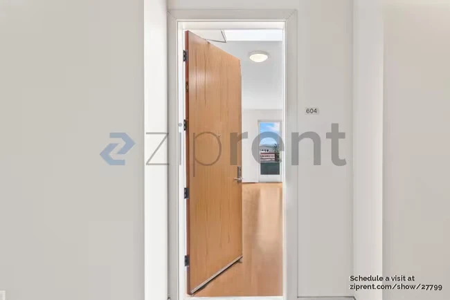 Unit 604 photo 4