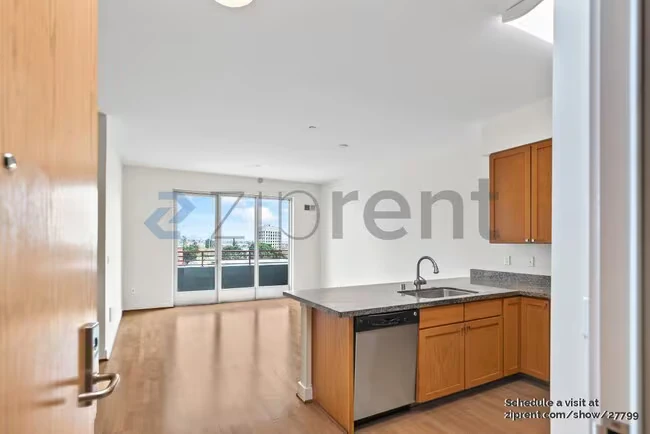 Unit 604 photo 5