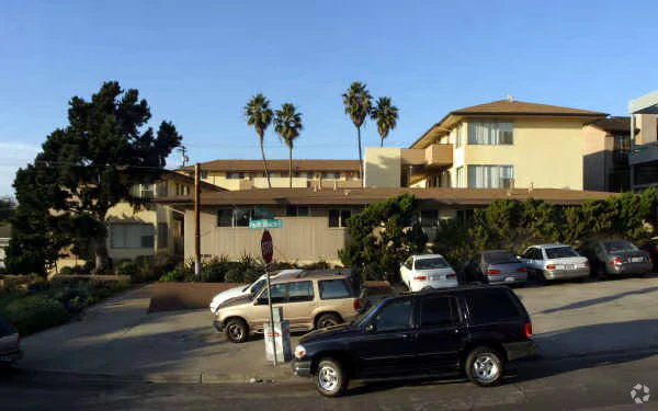 Elan Baylofts photo 2