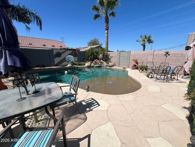 11185 W Ashley Chantil Dr Surprise, AZ 85378 photo 4