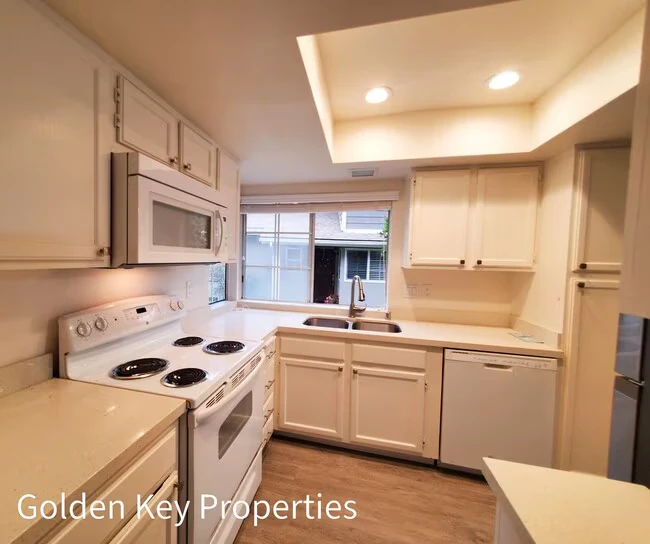 2982 Lexington Cir Carlsbad, CA 92010 photo 3